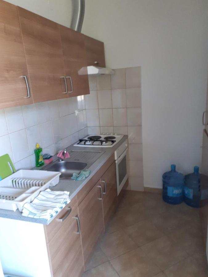 Udicarski Dom Usce Aljmaš Exterior foto